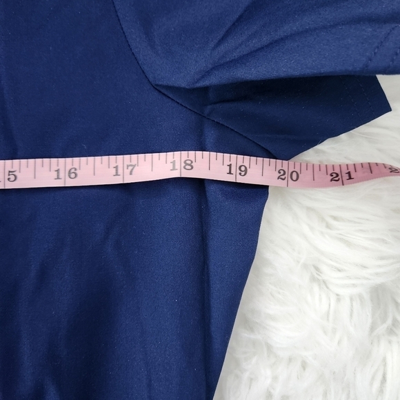 Landau ProFlex 2-Pocket V-Neck Scrub Top. Size Small. New. - Picture 3 of 7